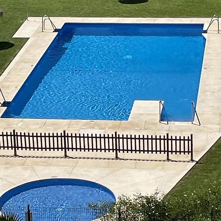 ベナルマデナEncantador Piso Con Terraza Y Piscinaアパートメント エクステリア 写真