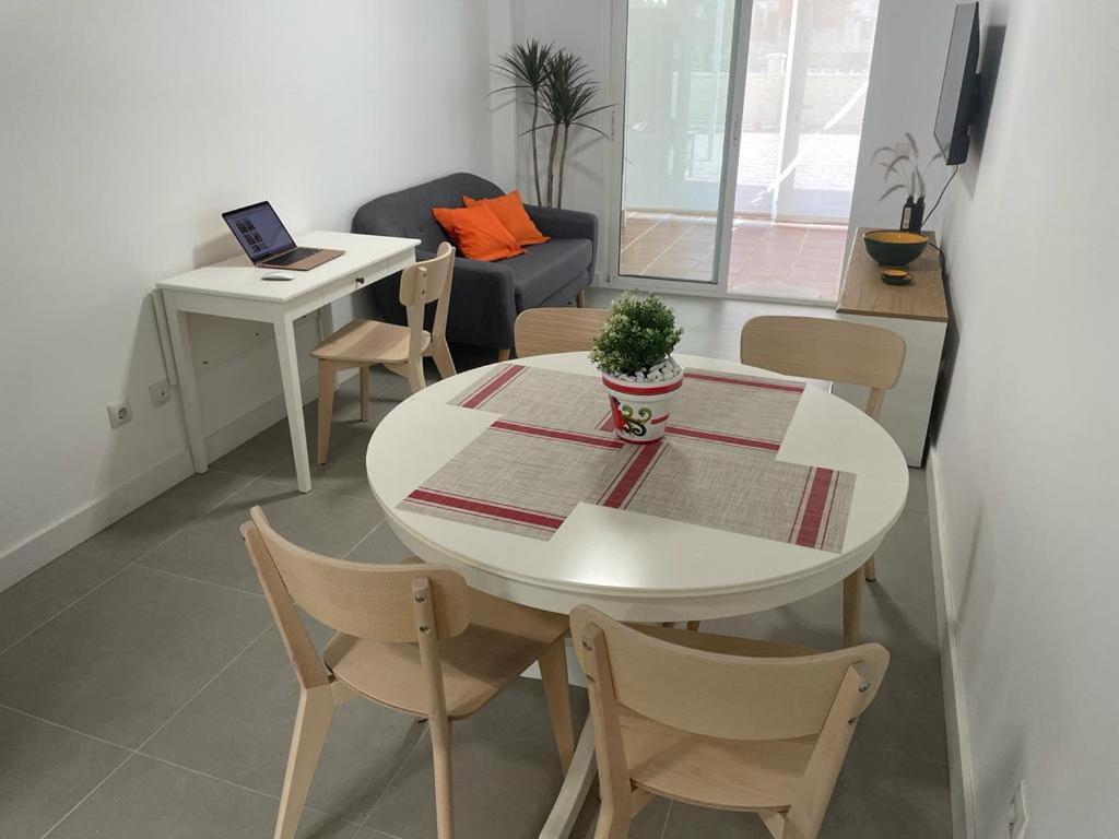 ベナルマデナEncantador Piso Con Terraza Y Piscinaアパートメント エクステリア 写真