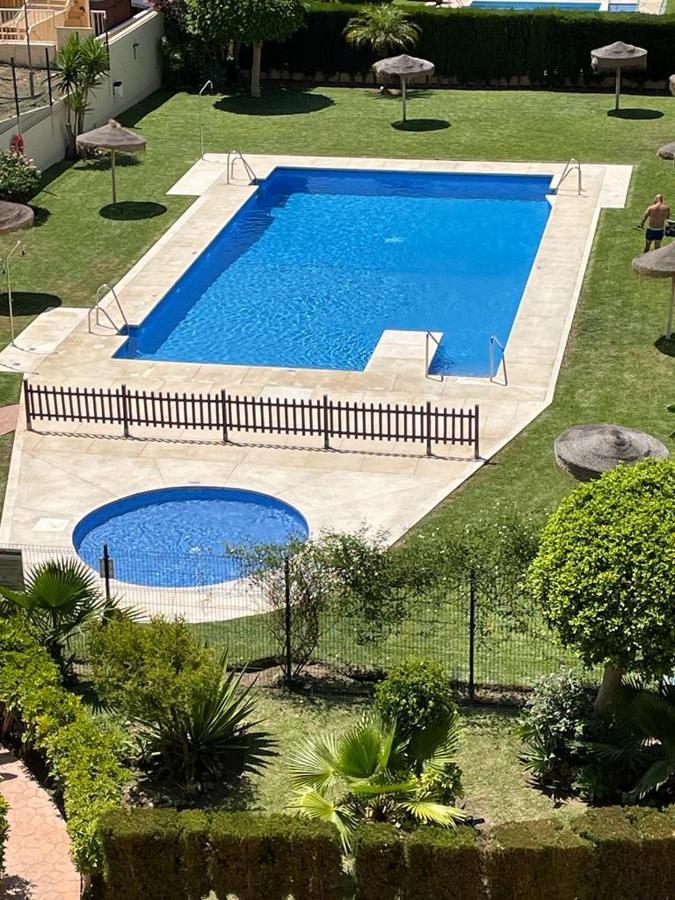 ベナルマデナEncantador Piso Con Terraza Y Piscinaアパートメント エクステリア 写真