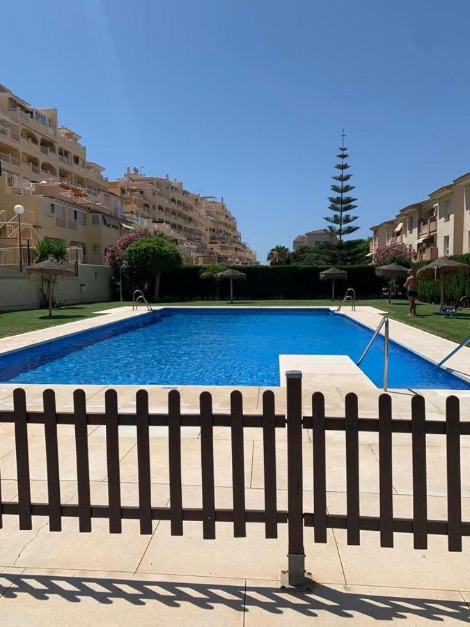 ベナルマデナEncantador Piso Con Terraza Y Piscinaアパートメント エクステリア 写真