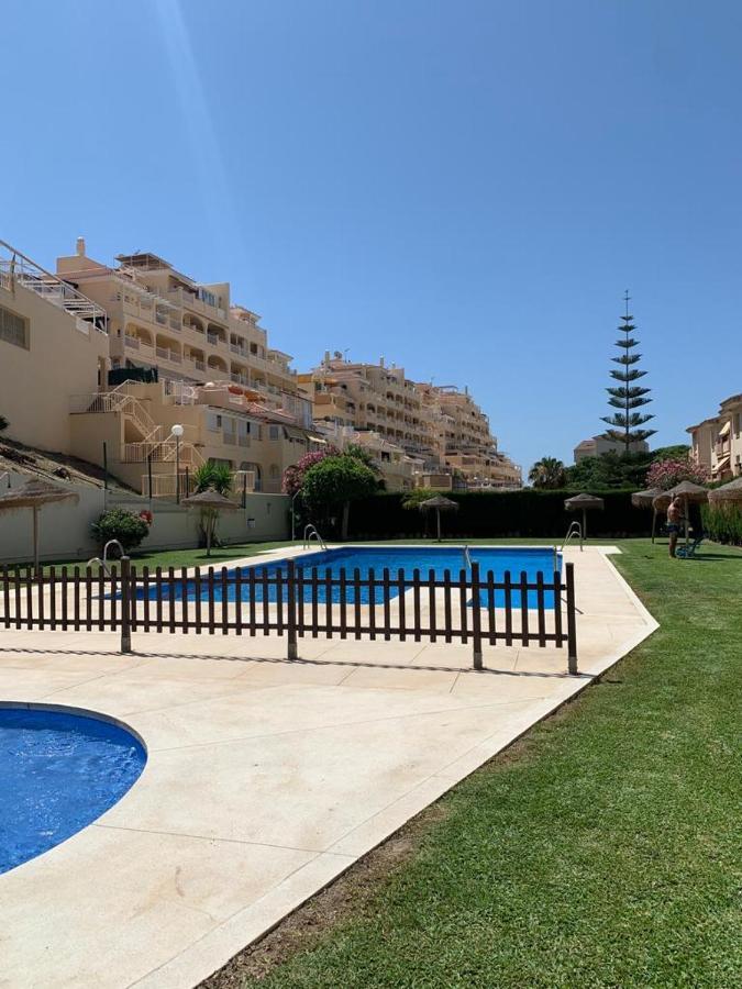 ベナルマデナEncantador Piso Con Terraza Y Piscinaアパートメント エクステリア 写真