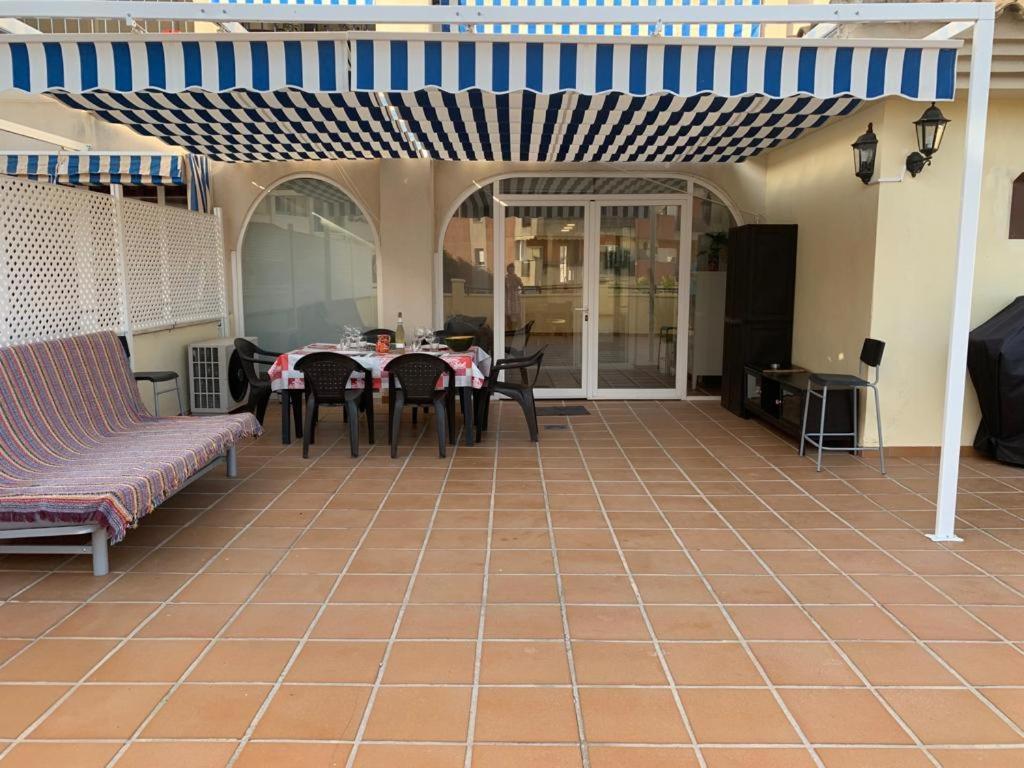 ベナルマデナEncantador Piso Con Terraza Y Piscinaアパートメント エクステリア 写真