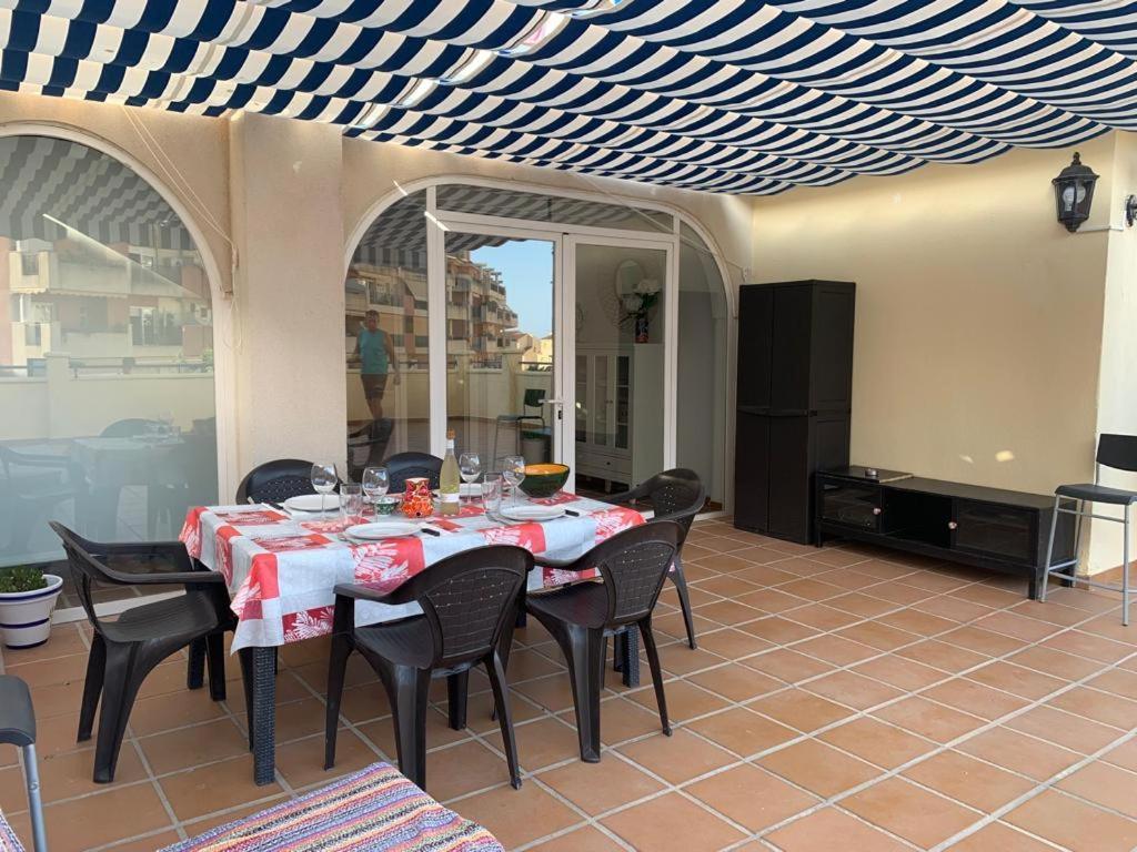 ベナルマデナEncantador Piso Con Terraza Y Piscinaアパートメント エクステリア 写真