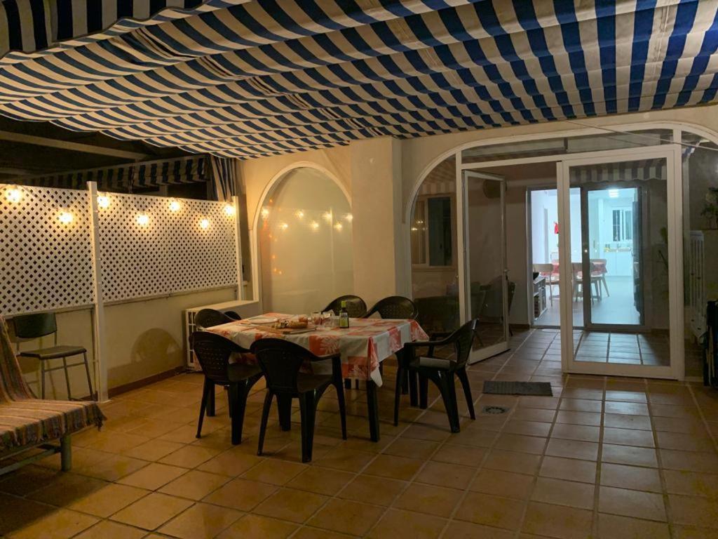 ベナルマデナEncantador Piso Con Terraza Y Piscinaアパートメント エクステリア 写真